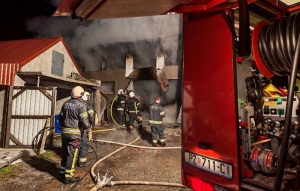 Rano jutros u Kutjevu požar na gospodarskoj zgradi uz obiteljsku kuću a u Požegi požar na automobilu