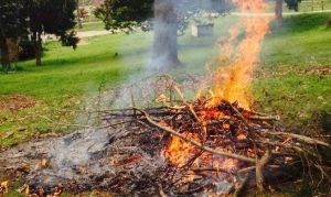 60-godišnjak u dvorištu u Golobrdcima spaljivao otpad što je dovelo do velikog dima i neugodnih mirisa susjedima
