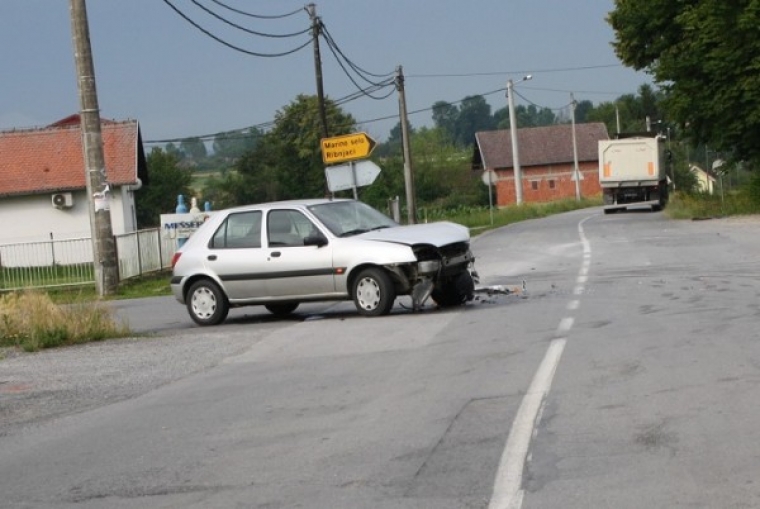 Sudar "Forda" i kamiona prošao bez ozlijeđenih