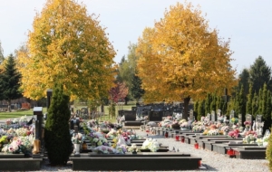 Pred blagdan Svih Svetih Komunalac Požega posebno uređuje groblja u gradu i okolici