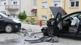 Došlo je do prometne nesreće između osobnog i teretnog automobila u požeškoj Zrinskoj ulici