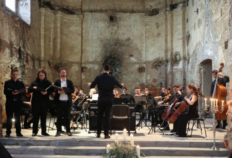 U Starom gradu Kaptol u crkvi sv. Jurja održan 6. Koncert klasične glazbe „Tu es Petrus“