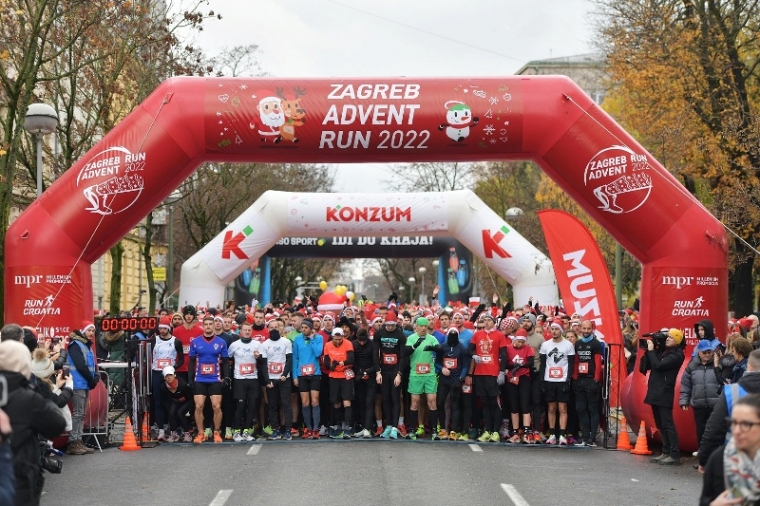 Zagreb Advent Run utrku istrčalo 3000 sudionika u božićnim kostimima za plemenit cilj