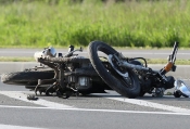 Noćas 48-godišnji motociklist uz alkohol od 1,13 promila pao nam kolnik i ozlijedio se, ali zaradio i prekršajni nalog