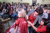 Dugu kosu darivalo 15 učenica, 3 učiteljice i jedna mama