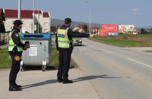 Policija je zabilježila za vikend 77 prekršaja vozača i ponavljača prekršaja - najviše nepoštivanja dopuštene brzine kretanja vozila