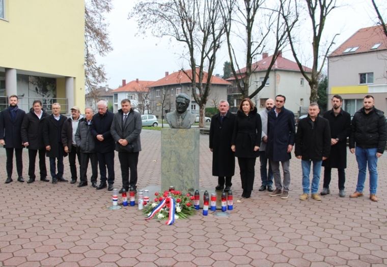 Županijski odbor HDZ-a odao počast i položio vijence povodom obilježavanja 23. godišnjice smrti dr. Franje Tuđmana