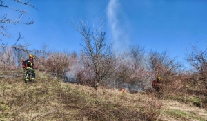 Unatoč zabranama svima je najlakše otpad zapaliti - 56-godišnjak u voćnjaku spaljivao grane i otpad a uslijed vjetra požar se proširio