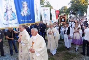 Euharistijskim slavljem i procesijom s Gospinim likom završile 66. Devetnice Gospi od Suza