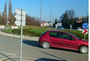 18-godišnjak bez vozačke vozio kontra u kružnom toku ali uz alkohol od 1,19 promila - &quot;spremili&quot; ga u policiju