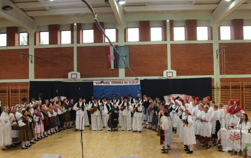 Održana 15. Smotra folklora "Dođi diko večeras na sijelo" KUD-a Berda Brestovac