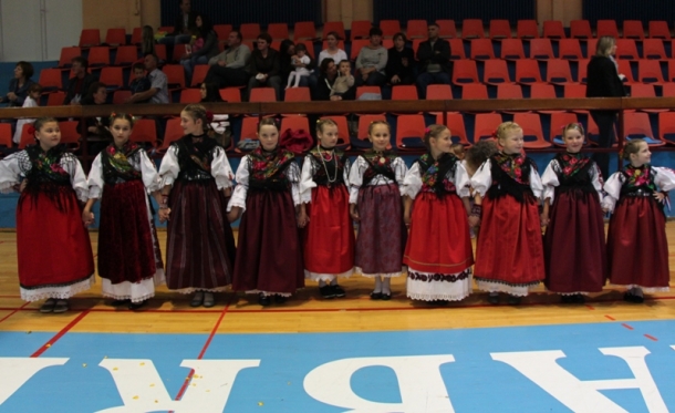 Al' je lipo naše kolo malo