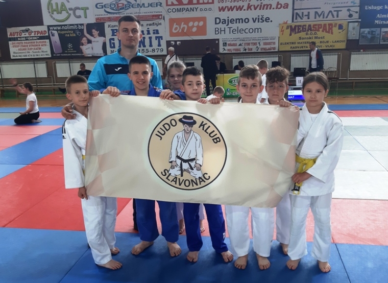 Judo klub &quot;Slavonac&quot; iz Čaglina briljantno odradio Međunarodni turnir u Sanskom Mostu i pokupio 9 medalja