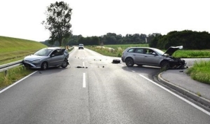 71-godišnji vozač s 2,03 promila uključivao se u promet i udario u vozilo 19-godišnjakinje koja je ozlijeđena - on je uhićen