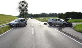 71-godišnji vozač s 2,03 promila uključivao se u promet i udario u vozilo 19-godišnjakinje koja je ozlijeđena - on je uhićen