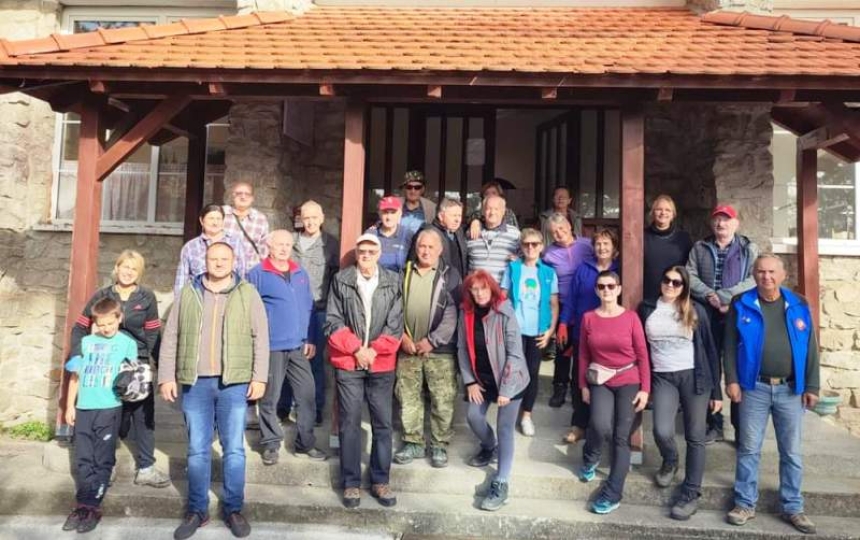 Vrijednim rukama požeških planinara iz "Sokolovca" do uređenih planinarskih objekata PD Lapjak i PK Trišnjica