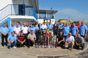 Udruga veterana 63. A samostalne bojne ZNG Požega položila vijence uz spomenik u Vidovcima