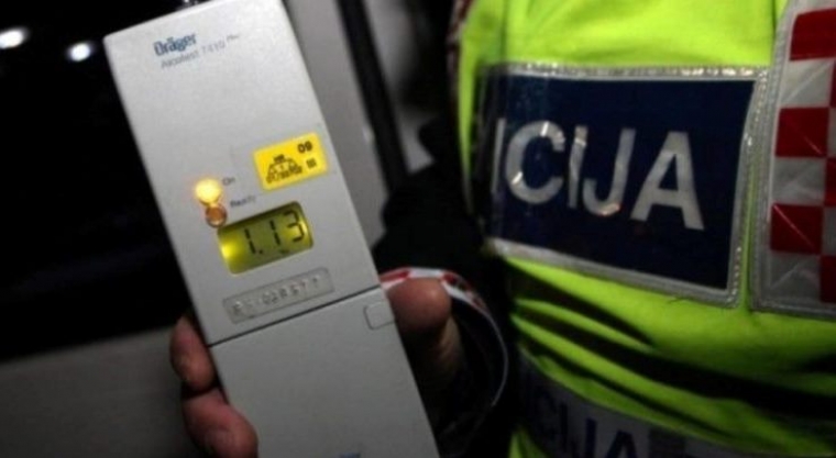 Pod utjecajem alkohola rano jutros upravljao "Škodom" pa sletio s kolnika