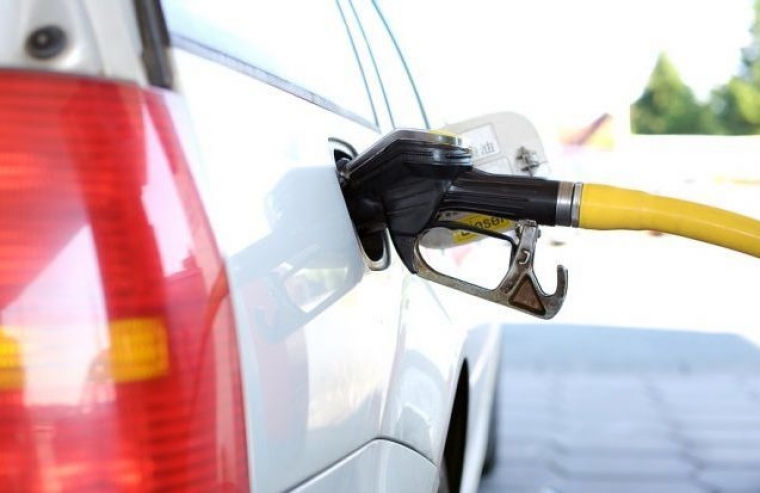 Komentar - Vaučeri za gorivo su štetni, treba smanjiti ili ukinuti trošarinu!