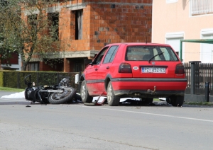 Dvoje poginulih u podlijetanju motocikla pod automobil na izlazu iz Trenkova