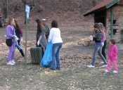 Učenici čistili okoliš Sovskog jezera