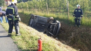 U prometnoj nesreći između Bekteža i Kutjeva 24-godišnja vozačica sletjela s osobnog automobila i ozlijeđena