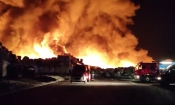 Veliki požar na prostoru tvrtke za preradu i skladištenje plastike u Osijeku gasi 95 vatrogasaca sa 74 vatrogasna vozila