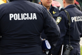 Otuđena pumpa za navodnjavanje i stroj za rezanje pločica