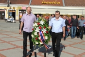 Sa sjećanjem na „Bljesak“ položeni vijenci i svijeće uz spomenik poginulim hrvatskim braniteljima