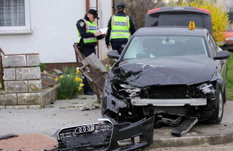 24-godišnjakinja u &quot;Audiju&quot; izgubila kontrolu nad vozilom i udarila u &quot;Peugeot&quot; te zaradila kaznenu prijavu