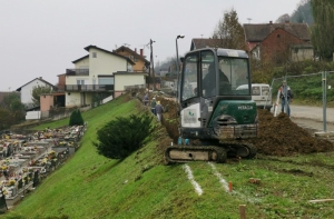 Na Groblju sv. Ilije postavlja se ograda na južnoj i zapadnoj strani groblja