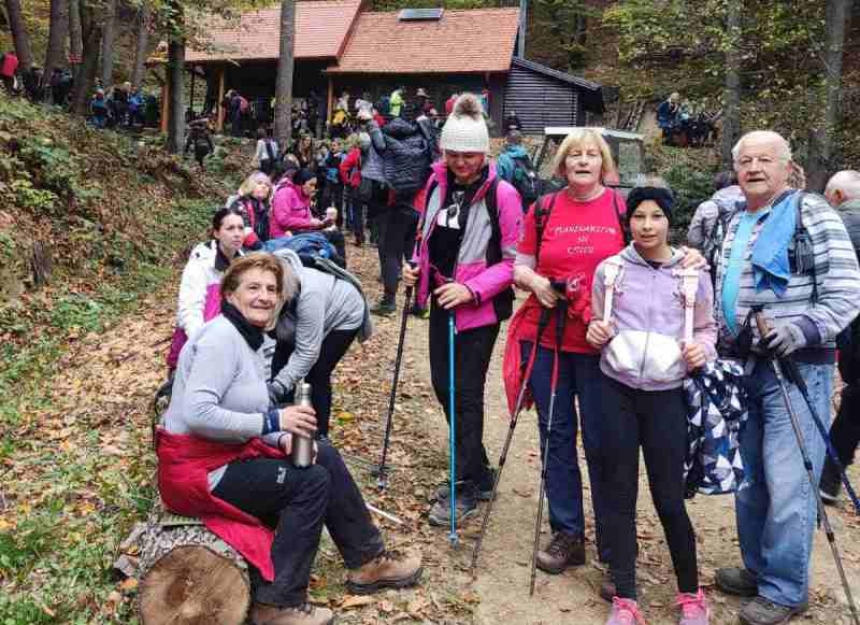 Planinari požeškog Sokolovca povodom Martinja pohodili vinogradarske staze iznad Kutjeva