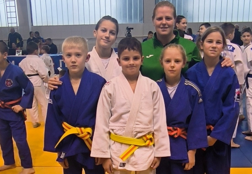 Džudaši JK "Jigoro" iz Jakšića na Međunarodnom turniru u Laktašima osvojili 6 medalja i 2 pehara