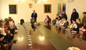 Grad Požega upriličio u Gradskoj vijećnici prijem za 34-ero novorođenih Požežana rođenih u srpnju i kolovozu (9 djevojčica i 25 dječaka)