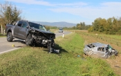 Stravično uništena Opel Astra u sudaru s Nissanom Navaro i tri ozlijeđene osobe