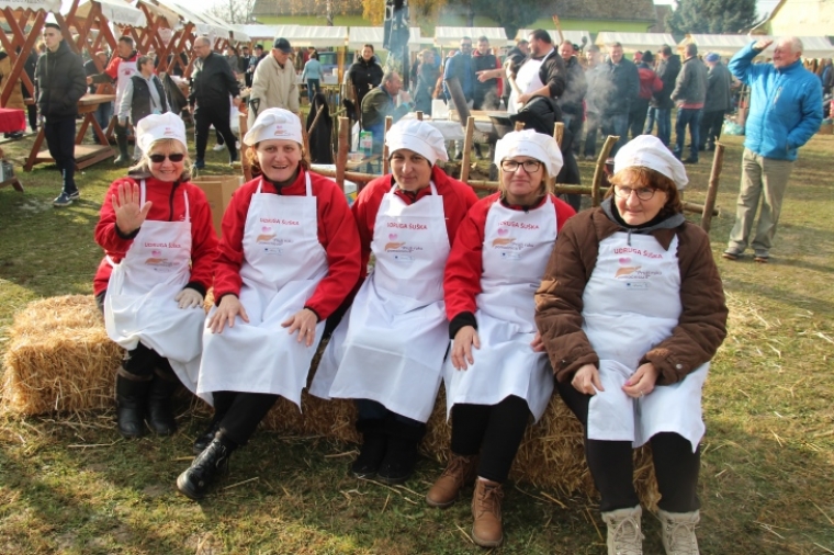Na Čvarak festu u Karancu najbolje čvarak majstorice žene iz "Udruge šuška" Osijek