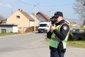 Pojačane mjere kontrole u prometu za vikend bilježe 33 prekršaja od kojih 24 vozača vozili brže od dopuštene brzine