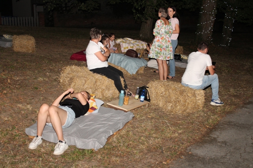 Kutjevčani se odazvali prvom večernjem "Pikniku u Kutjevu" u parku u centru grada