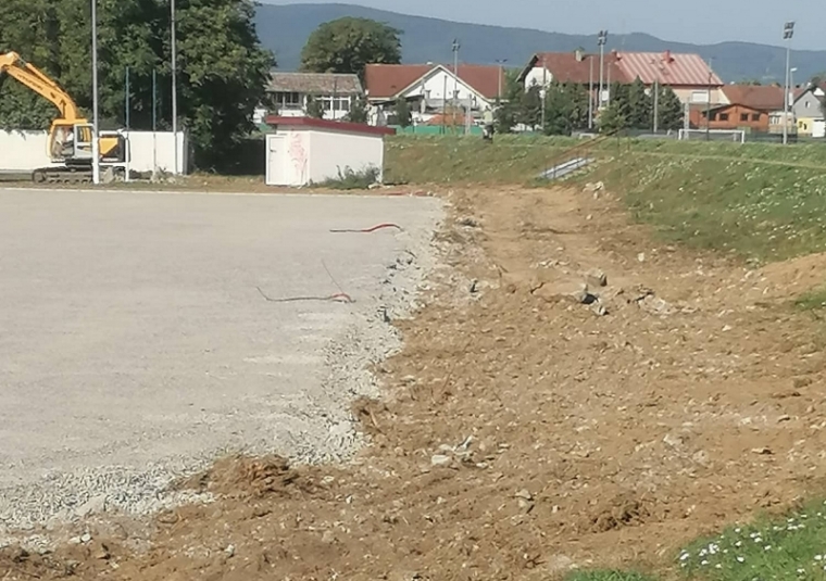 Stadion Slavonije dobiva novo igralište s umjetnom travom uz Orljavu