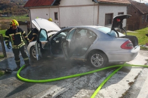 Požar na osobnom automobilu 27-godišnjaka uz štetu od 4.500 eura