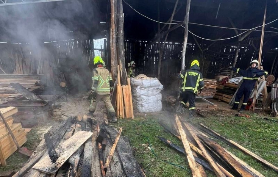 Požar gospodarskog objekta mini pilane u Komarovcima uslijed prodiranja kišnice na električne instalacije