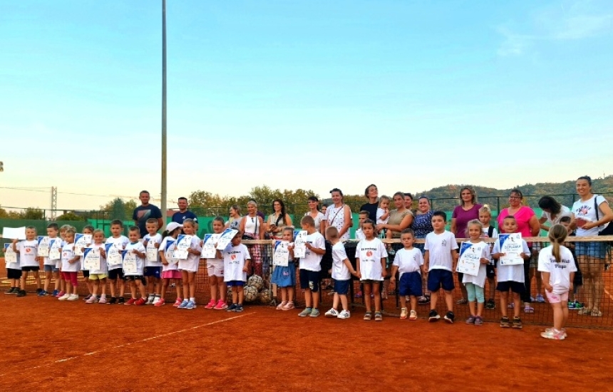 Tenis klub Požega održao dva ciklusa besplatne škole tenisa koje je pohađalo 90 polaznika