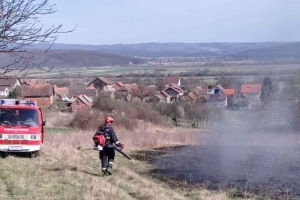 Čak tri požara otvorenog prostora izazvana nepažljivim spaljivanjem biljnih otpadaka