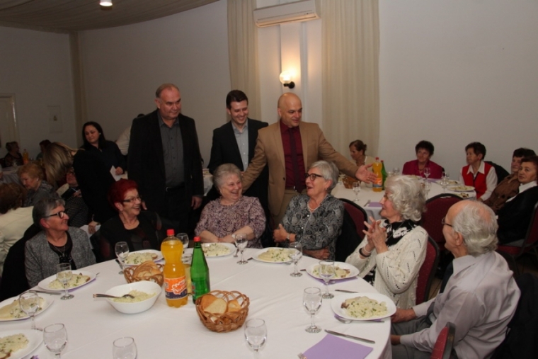 Tradicionalni susret "Nitko ne smije biti sam" se neće održati, no poklon neće izostati