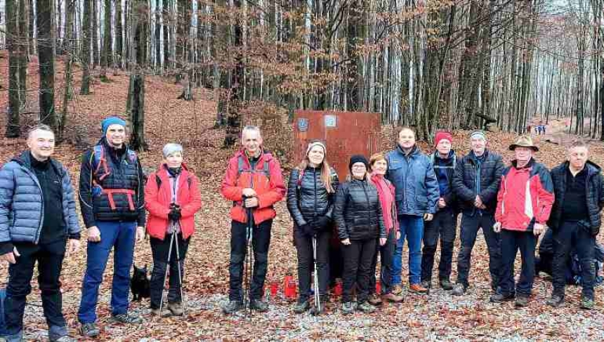 Požeški planinari odali počast poginulim hrvatskim braniteljima - Pohod na Anđinu baraku