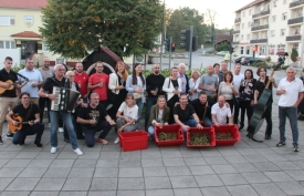 Tradicionalno završetak berbe grožđa u kutjevačkom vinogorju obilježava se berbom u oglednom vinogradu Udruge Kutjevački vinari na Trgu graševine