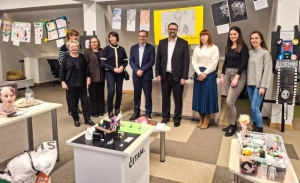 Postavljena izložba radova iz natječaja „Kreativni i Neovisni“ povodom obilježavanja Mjeseca borbe protiv ovisnosti