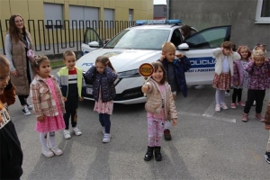 Djeca iz Dječjeg vrtića Tratinčica posjetili Policijsku postaju Pleternica