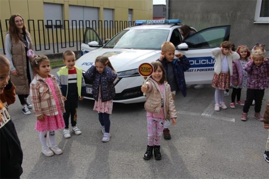 Djeca iz Dječjeg vrtića Tratinčica posjetili Policijsku postaju Pleternica