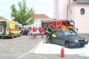 Prikazana akcija spašavanja osobe iz smrskanog vozila